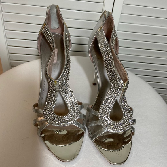 Glint  silver sequin sz 7.5 some slight yellowing near the zipper see pics. - Picture 1 of 7